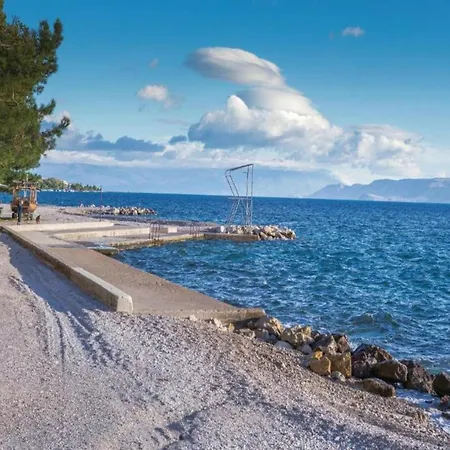 In Croatia Near The * 德拉马利